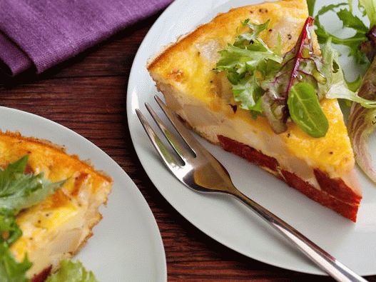 Foto de tortilla com batatas e chouriço