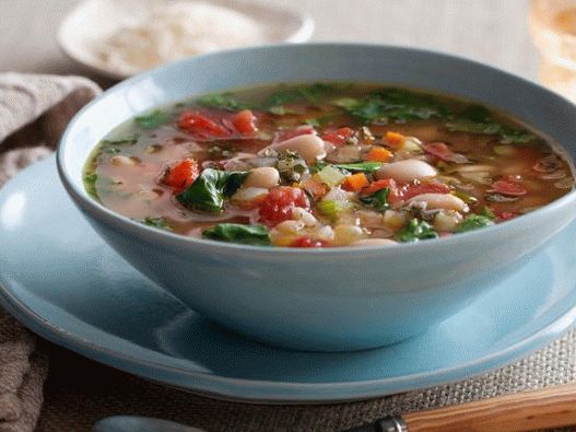 Foto sopa de legumes da Toscana com feijão e espinafre