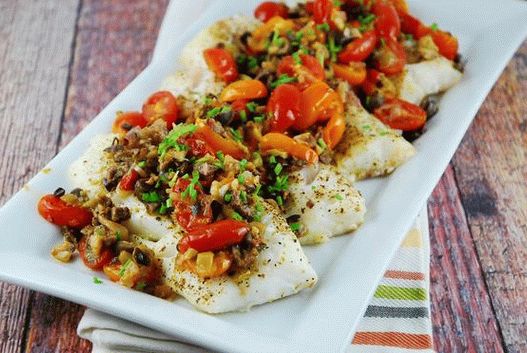 Foto de bacalhau com molho de tomate assado