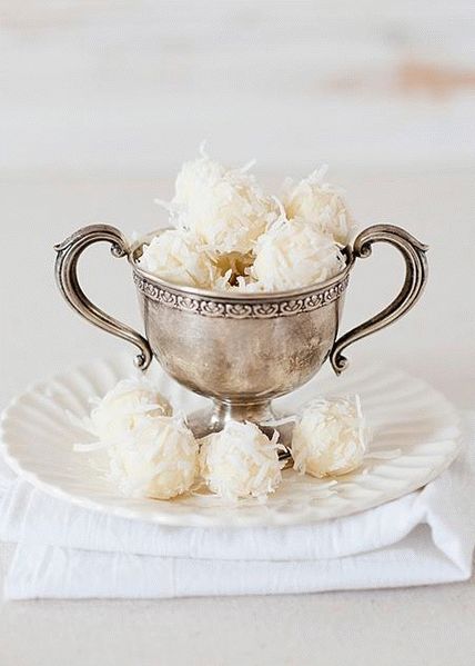 Foto de trufas de neve com flocos de coco