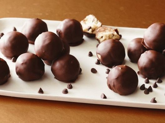 Trufas de biscoito de chocolate com foto