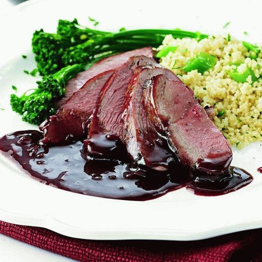 Foto Peito de pato com sabor de cereja e cítrico