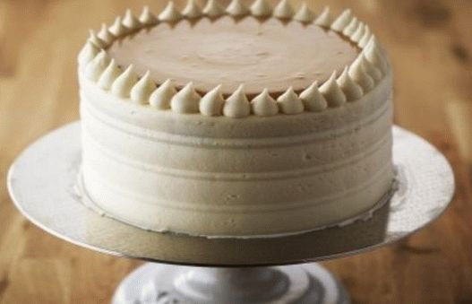Foto de bolo de aniversário de baunilha com creme patissiere