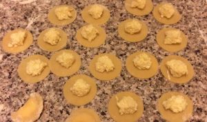 Bolinhos de massa com suluguni