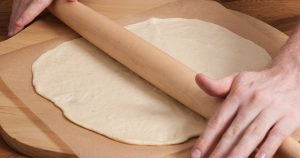 Bolo de queijo com damascos secos
