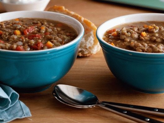 Foto sopa de lentilha vegetariana
