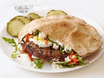 Foto hambúrgueres vegetarianos em árabe