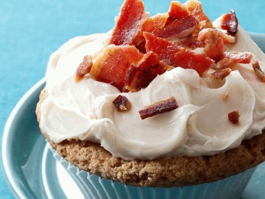 Cupcakes com calda e bacon