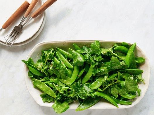 Salada de ervilha verde com suco de limão