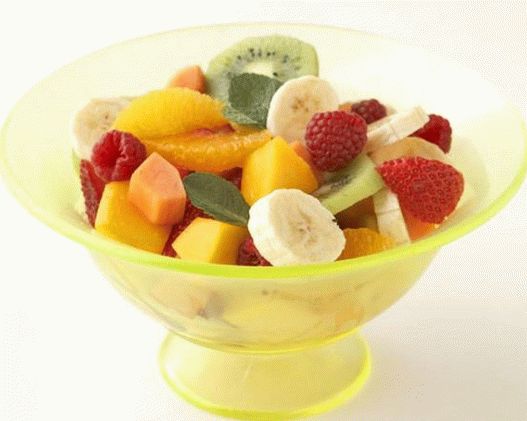 Salada de frutas frescas com hortelã