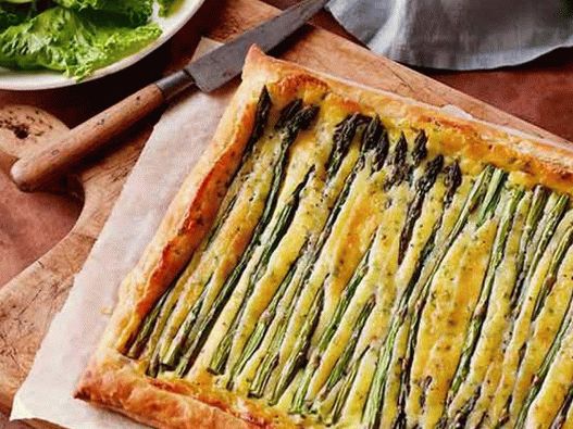 Torta de primavera com espargos