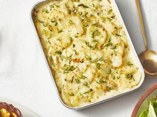 Foto gratinado de batata da primavera