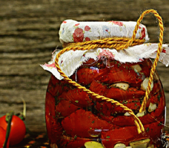 Tomates secos ao sol para o inverno