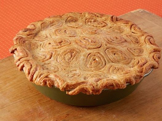 Foto torta de maçã com passas e canela