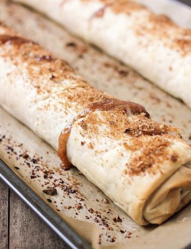 Foto strudel de maçã de pastelaria filo