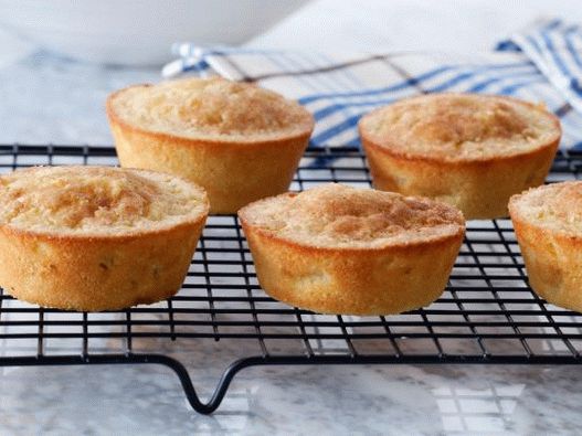Foto muffins de maçã e chá feitos de farinha de matzoh para a Páscoa