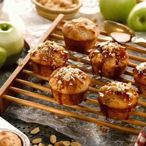 Foto mini-muffins de maçã e baunilha em cobertura de maçã