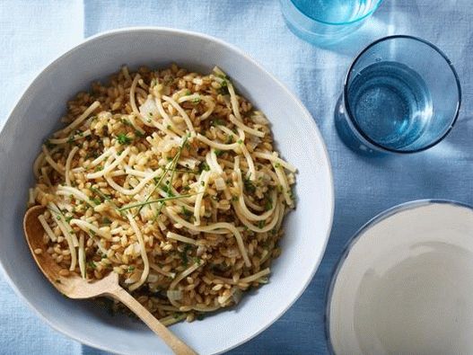 Foto de mingau de cevada com macarrão pequeno