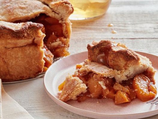 Bolo de shortbread foto fechada com pêssegos frescos