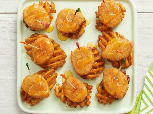 Foto aperitivo de frango com waffles