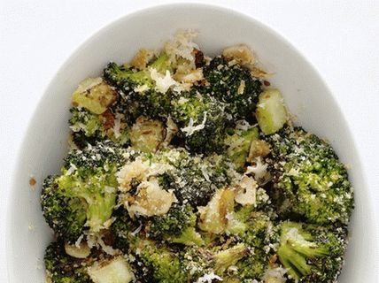 Foto de brócolis assado com parmesão