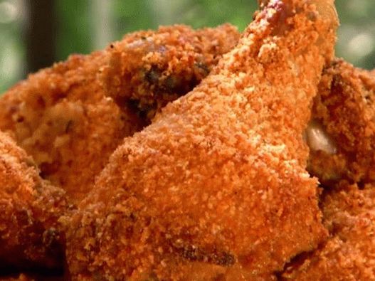 Foto de frango assado em marinada de soro de leite coalhado