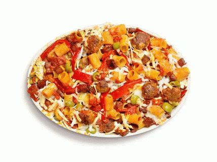 Foto macarrão rigatoni assado com almôndegas e pimentos
