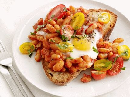 Foto, de, ovos fritos assados, com, feijões, e, tomates, ligado, torradas