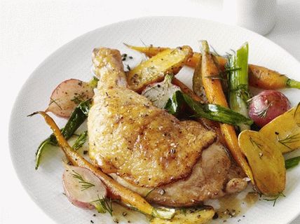 Foto Pernas de frango assadas com legumes da primavera