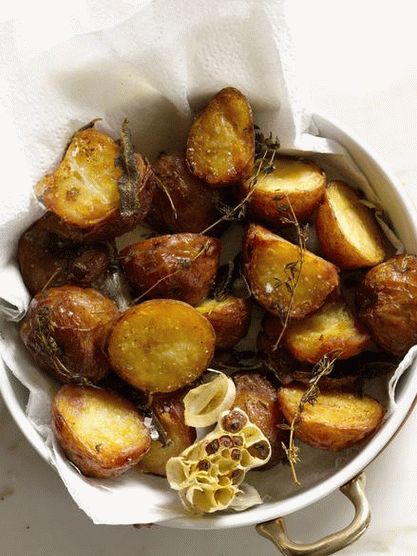 Batata assada com molho Moyo