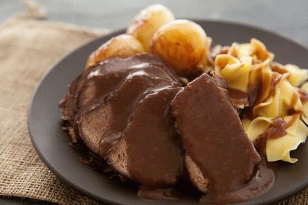 Foto Sauerbraten - carne assada marinada