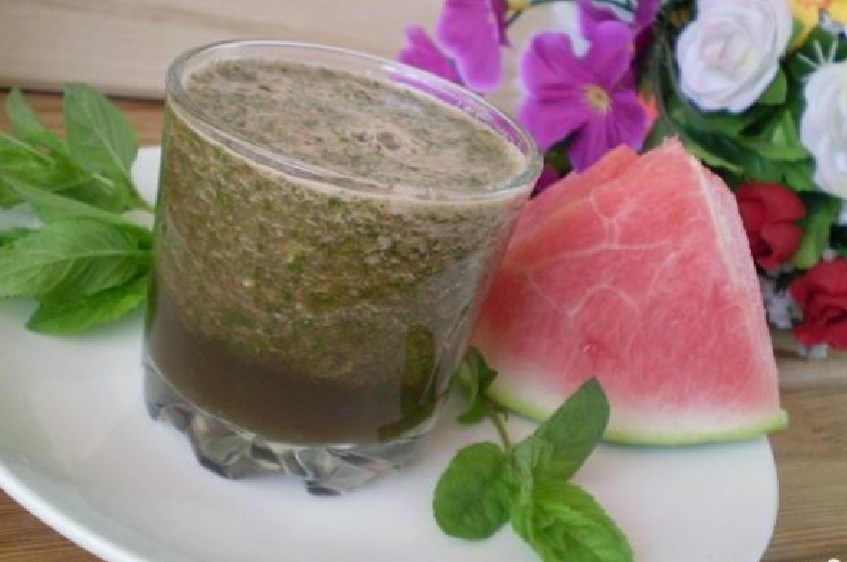 Cocktail verde com melancia