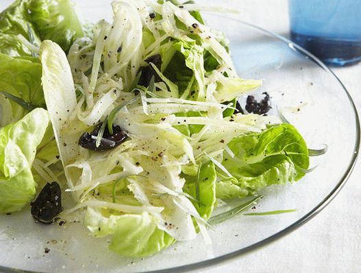 Foto Salada verde e crostini com óleo de queijo