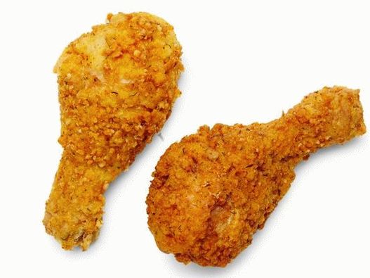 Foto de frango frito e cebola em uma panqueca crocante