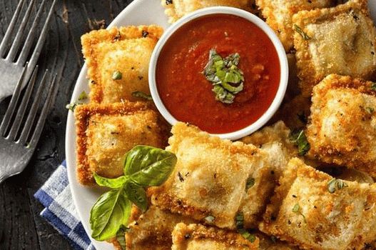 Foto Ravioli frito com ervas italianas
