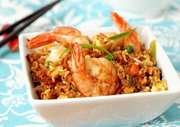 Arroz frito com camarão