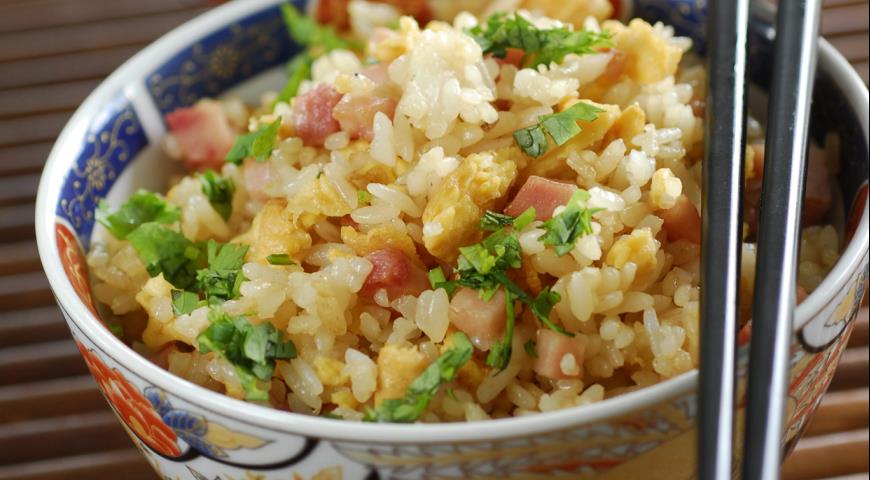 Arroz frito com ovos