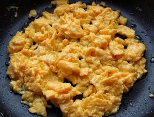 Arroz frito com ovos