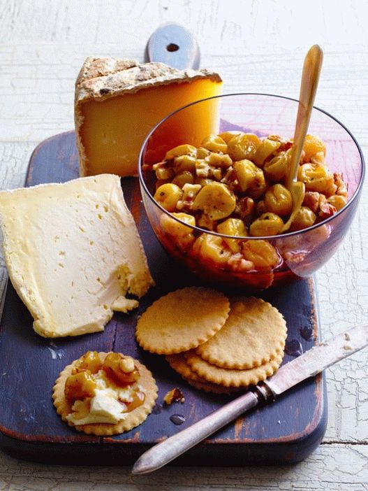 Photo Roasted Grapes with Walnuts