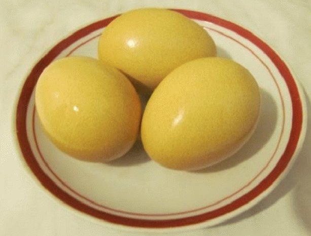 Ovos de páscoa amarelos