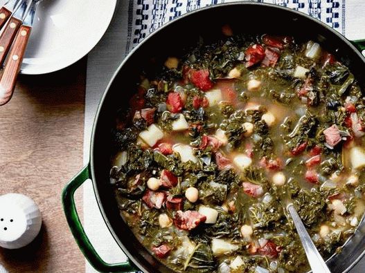 Foto do prato - sopa portuguesa com grão de bico e couve couve